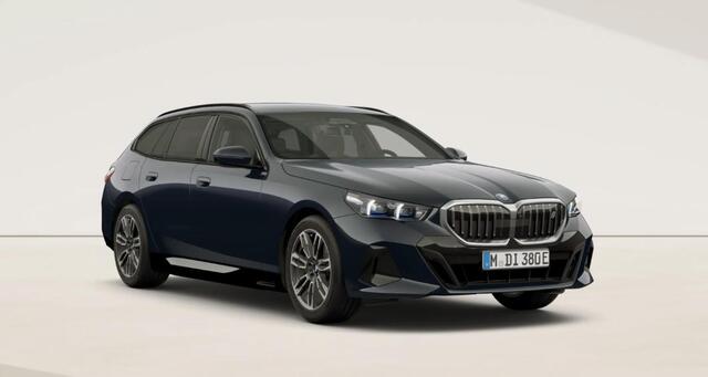 BMW i5 Touring eDrive40 M Sport Edition 84 kWh Trekhaak - B&W - Driving/Parking Assistant Professional - Head up - Stuurwielrandverwarming - Getinte Ruiten - Stoelventilatie - Stoelverwarming voor/achter -