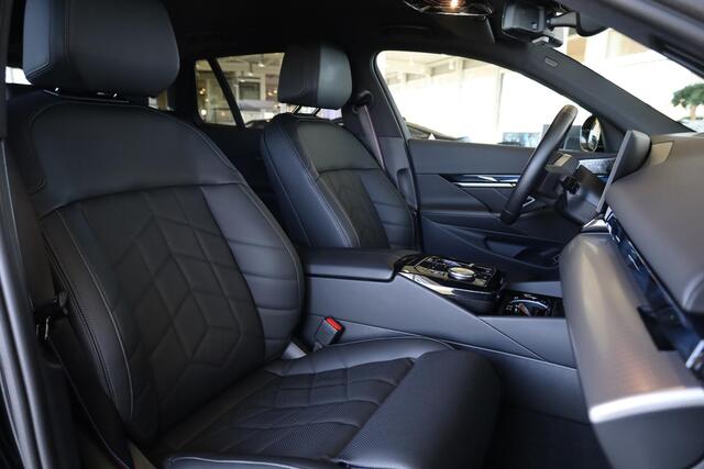 BMW i5 Touring eDrive40 | M Sportpakket Pro | Comfortstoelen | Bowers & Wilkins Sound System | Driving Assistant Professional | Elektr. Trekhaak