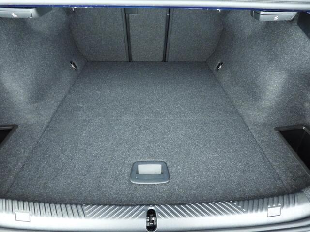 BMW i5 xDrive40 | M-Sportpakket | LED | Navigatie | Sportstoelen | Elektr. zetels | Stoelverwarming | DAB | Harman-kardon sound | Alu 19 inch