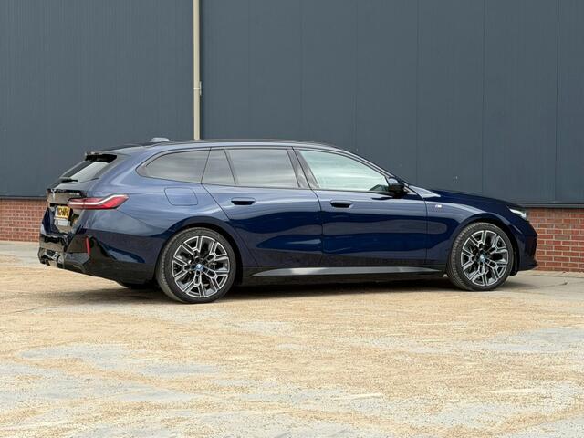 BMW i5 Touring eDrive40 84 kWh M-Sport Panoramadak, 20'', BenW, Head UP