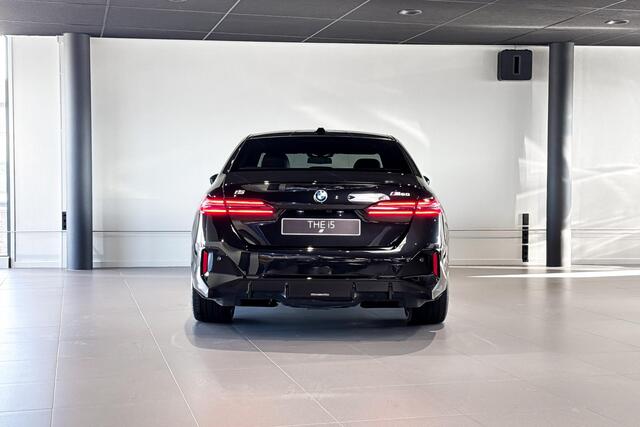 BMW i5 Sedan M60 xDrive 84 kWh | M Sport Pro | Glazen Panoramadak | Bowers & Wilkins | Iconic Glow | Trekhaak |