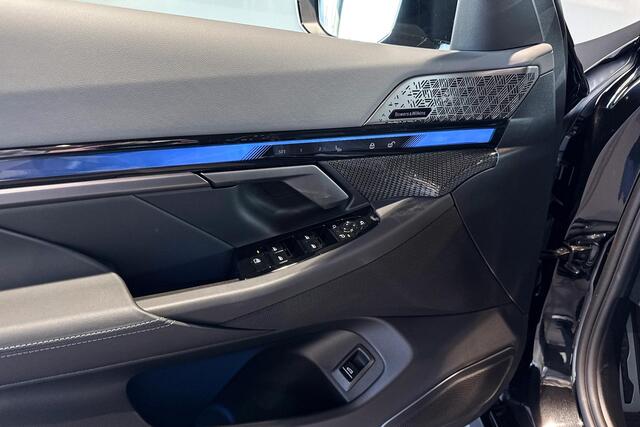 BMW i5 Sedan M60 xDrive 84 kWh | M Sport Pro | Glazen Panoramadak | Bowers & Wilkins | Iconic Glow | Trekhaak |