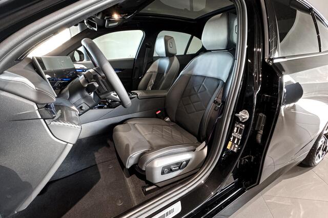 BMW i5 Sedan M60 xDrive 84 kWh | M Sport Pro | Glazen Panoramadak | Bowers & Wilkins | Iconic Glow | Trekhaak |