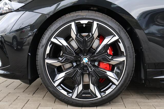 BMW i5 M60 xDrive | Driving Assistant Professional | Bowers & Wilkins | trekhaak elektrisch uitklapbaar | M Sport Pro
