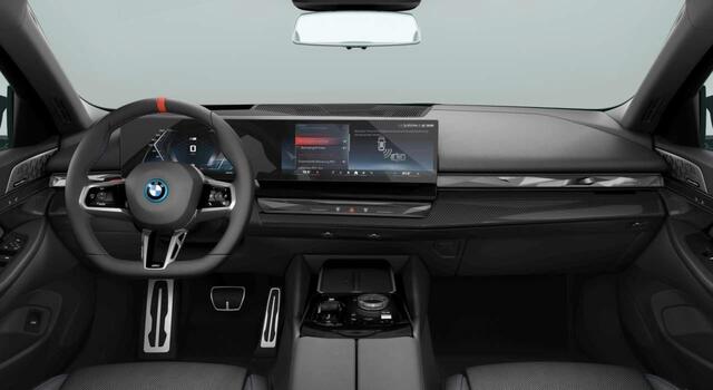 BMW i5 M60 xDrive 84 kWh Panoramadak - Bowers & Wilkins - Driving Assistant Professional - Stoelventilatie - M Adaptief onderstel Professional - Comfort Access - Parking Assistant Professional