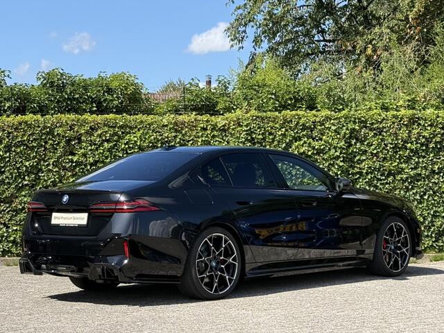 BMW i5 eDrive40 | M-Sport Pro | M-Perf. Parts | 21" | Stoel + Stuurverw. | Adapt. Led | Driving Ass. Plus | Camera