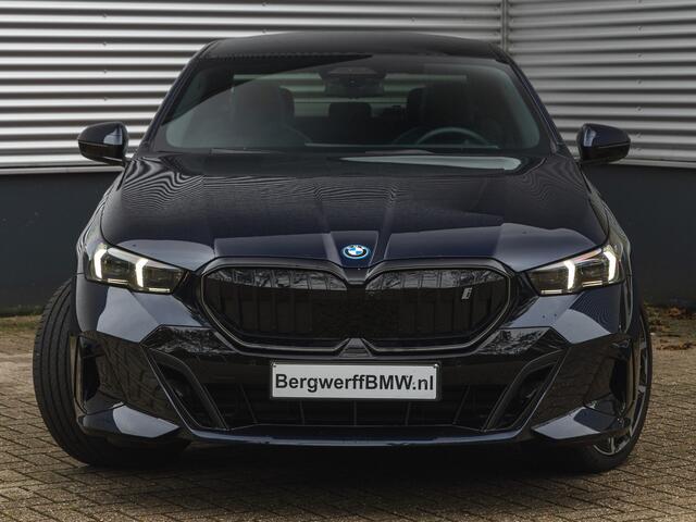 BMW i5 eDrive40 M-Sport Pro - Pano - Driving + Parking Ass Prof - Bowers & Wilkins - Stoelventilatie