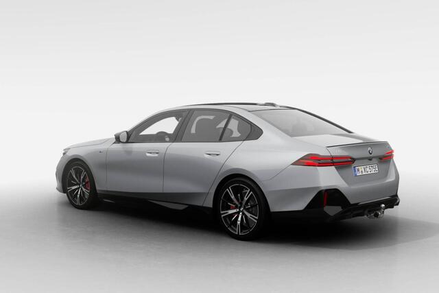 BMW i5 Sedan M60 xDrive M Sport Pro / Innovation Pack / Travel Pack / Comfort Pack / Glazendak / 20 inch