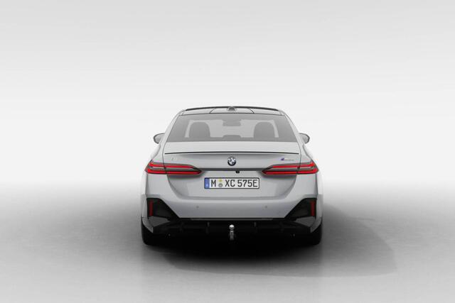 BMW i5 Sedan M60 xDrive M Sport Pro / Innovation Pack / Travel Pack / Comfort Pack / Glazendak / 20 inch