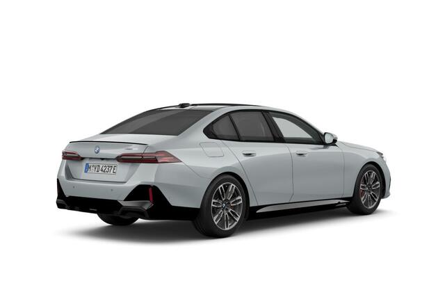 BMW i5 Sedan eDrive40 M Sport Pro Edition 84 kWh | M Sportpakket Pro | Innovation Pack | Travel Pack | Comfort Pack