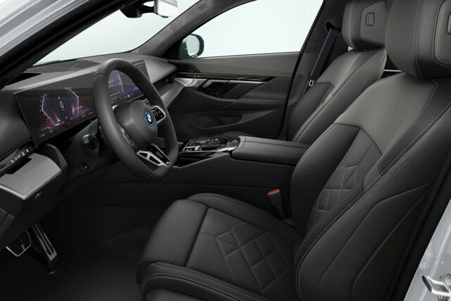 BMW i5 Sedan eDrive40 M Sport Pro Edition 84 kWh | M Sportpakket Pro | Innovation Pack | Travel Pack | Comfort Pack