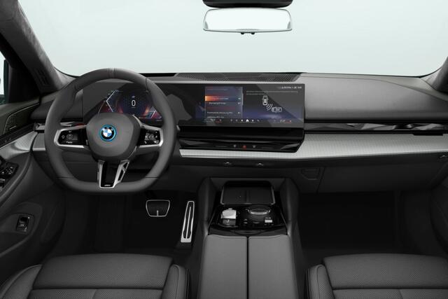 BMW i5 Sedan eDrive40 M Sport Pro Edition 84 kWh | M Sportpakket Pro | Innovation Pack | Travel Pack | Comfort Pack