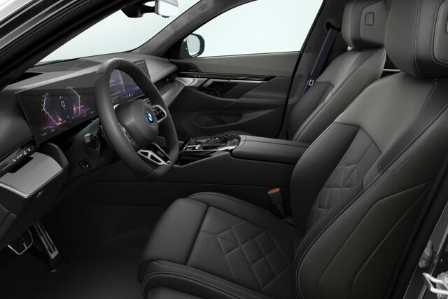 BMW i5 Sedan eDrive40 M Sport Pro Edition 84 kWh | M Sportpakket Pro | Innovation Pack | Travel Pack | Comfort Pack