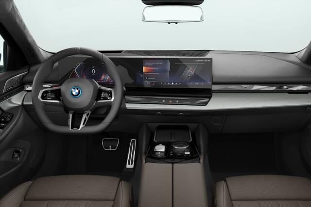 BMW i5 Touring eDrive40 M Sport Pro Edition 84 kWh | M Sportpakket Pro | Innovation Pack