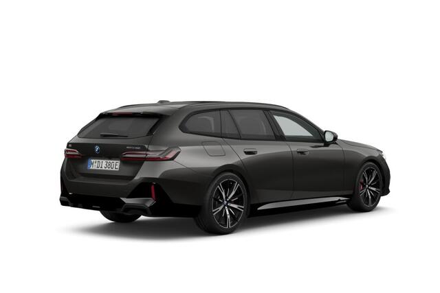 BMW i5 Touring eDrive40 M Sport Pro Edition 84 kWh | M Sportpakket Pro | Innovation Pack | Travel Pack | Comfort Pack