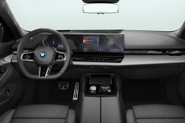 BMW i5 Touring eDrive40 M Sport Pro Edition 84 kWh | M Sportpakket Pro | Innovation Pack | Travel Pack | Comfort Pack
