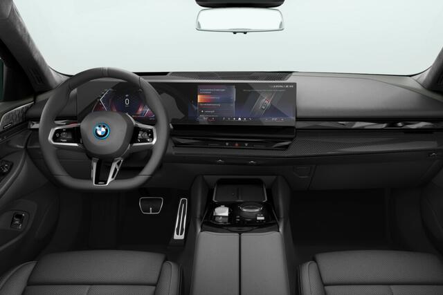 BMW i5 Touring eDrive40 M Sport Pro Edition 84 kWh | M Sportpakket Pro | Innovation Pack | Travel Pack | Comfort Pack
