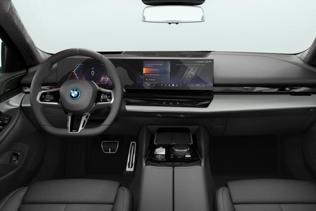 BMW i5 Touring eDrive40 M Sport Pro Edition 84 kWh | M Sportpakket Pro | Innovation Pack | Travel Pack | Comfort Pack