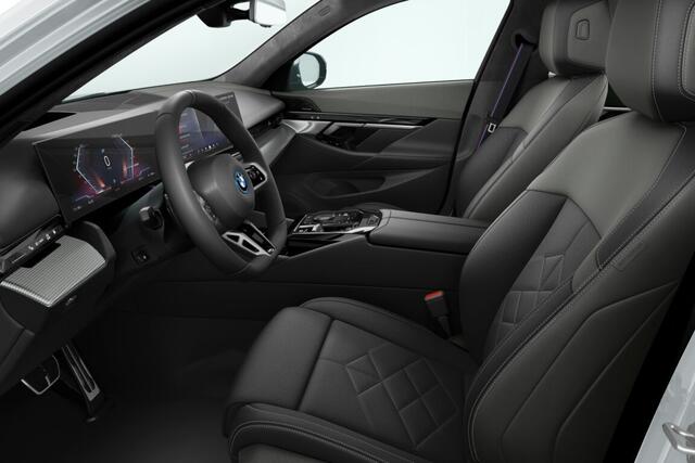BMW i5 Touring eDrive40 M Sport Pro Edition 84 kWh | M Sportpakket Pro | Innovation Pack | Travel Pack | Comfort Pack