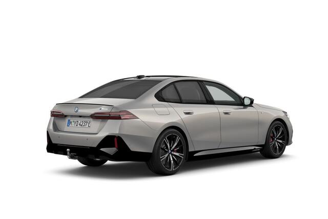BMW i5 Sedan M60 xDrive M Sport Pro Edition 84 kWh | M Sportpakket Pro | Innovation Pack | Travel Pack | Comfort Pack | Trekhaak