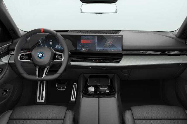 BMW i5 Touring M60 xDrive 84 kWh | M Sportpakket Pro | Innovation Pack | Travel Pack | Comfort Pack
