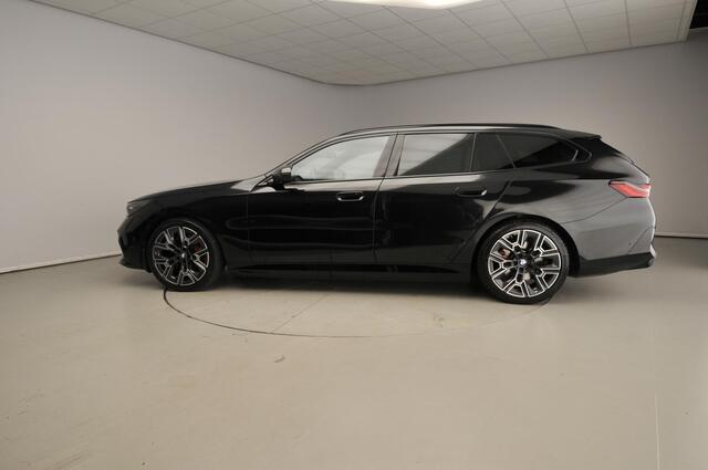 BMW i5 Touring xDrive40 | M-Sportpakket | LED | Leder | HUD | Active cruise | Panoramadak | Trekhaak | M-Zetels | DAB | Bowers & Wilkins sound | Alu 20 inch