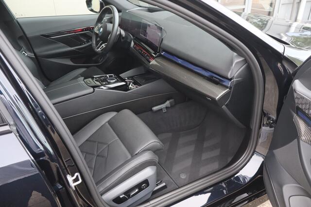 BMW i5 Touring eDrive40 M Sport Edition 84 kWh - NL Auto!! Stoelverw+koeling I Elek trekhaak I Bowers & Wilkins