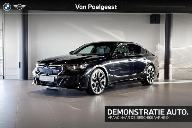 BMW i5 M60 xDrive 84 kWh | M Sport Pro | Glazen Panoramadak | Stoelventilatie | Bowers & Wilkins | Trekhaak |
