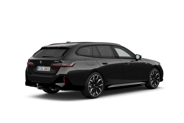 BMW i5 Touring M60 xDrive M Sport Pro Edition 84 kWh | M Sportpakket Pro | Innovation Pack | Travel Pack | Comfort Pack | Trekhaak