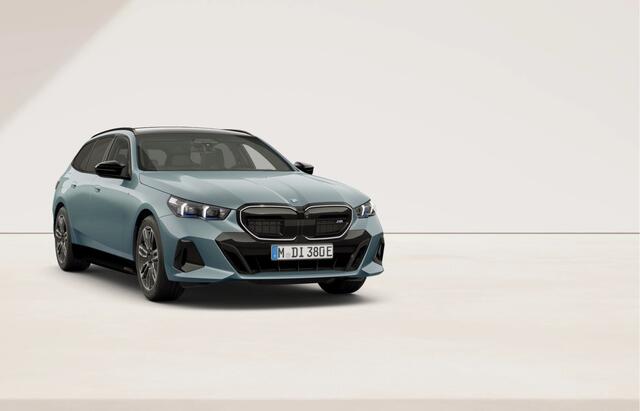 BMW i5 Touring M60 xDrive - Pano - Head-up - Adaptief Onderstel Prof