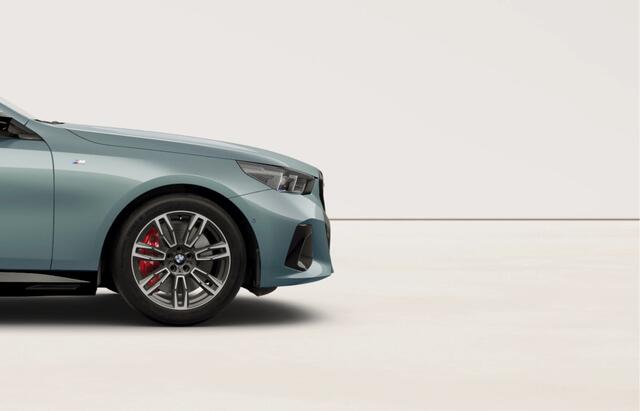 BMW i5 Touring M60 xDrive - Pano - Head-up - Adaptief Onderstel Prof