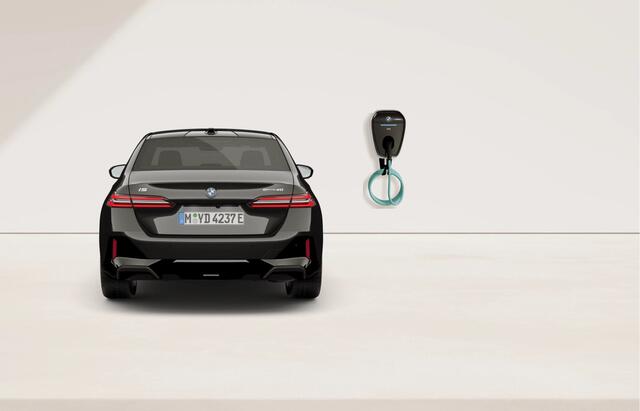 BMW i5 eDrive40 M-Sport - Pano - Head-up - Stoelventilatie - Memoryzetels
