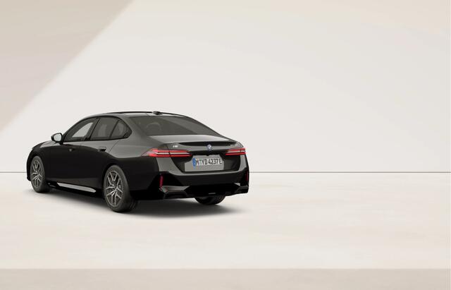 BMW i5 eDrive40 M-Sport - Pano - Head-up - Stoelventilatie - Memoryzetels