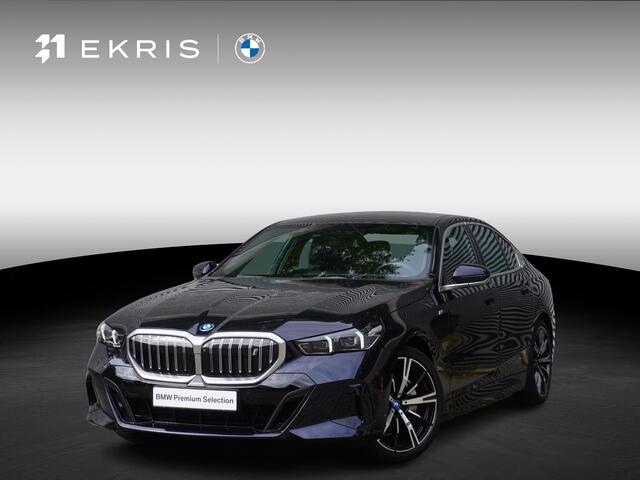 BMW i5 eDrive40 | M Sportpakket | Comfort Pack | Glazen panoramadak | Driving Assistant Professional | Harman Kardon HiFi Sound system | Trekhaak met elektrisch wegklapbare kogel