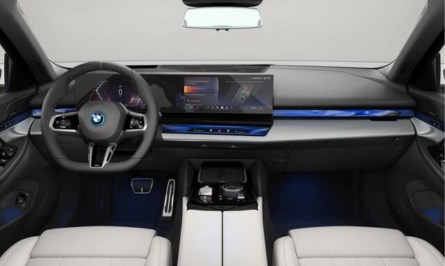 BMW i5 Touring eDrive40 - M-Sport - Comfortzetels - ACC - Head-up - Stuurwiel Verwarming