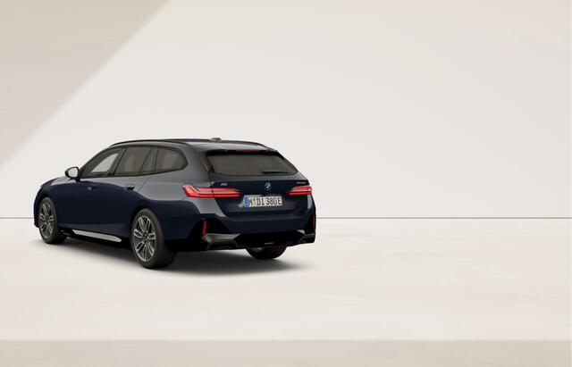 BMW i5 Touring eDrive40 - M-Sport - Comfortzetels - ACC - Head-up - Stuurwiel Verwarming