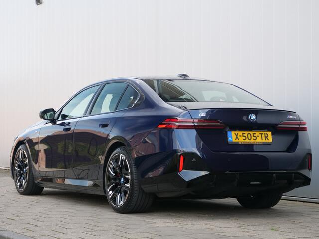 BMW i5 M60 xDrive 84 kWh 601 Pk Automaat M-sport pro / Navi / DAB / Apple Carplay / Camera / SOH 95,8%