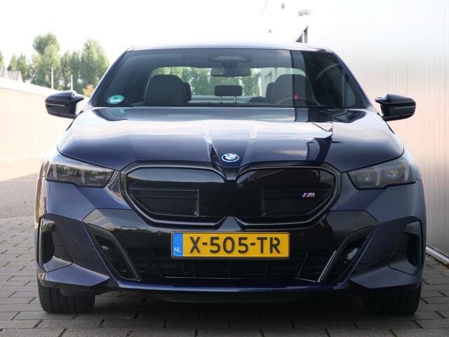 BMW i5 M60 xDrive 84 kWh 601 Pk Automaat M-sport pro / Navi / DAB / Apple Carplay / Camera / SOH 95,8%