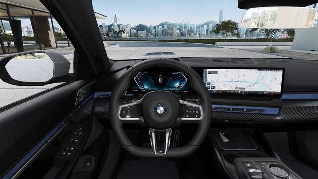 BMW i5 eDrive40 M Sport / Panoramadak / Trekhaak / Bowers & Wilkins / Comfortstoelen / Adaptieve LED / Parking Assistant Plus / Stuurverwarming