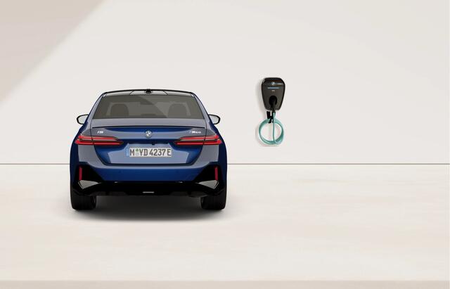 BMW i5 M60 xDrive - M-Sport Pro - Pano - Bowers & Wilkins - Stoelventilatie - ACC