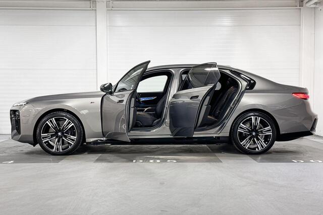 BMW i7 eDrive50 | M-Sport Pro | Innovation Pack | Executive Pack | Connoisseur Pack | Climate Accoustics Pack | Executive Lounge Rear Console | Comfort Access