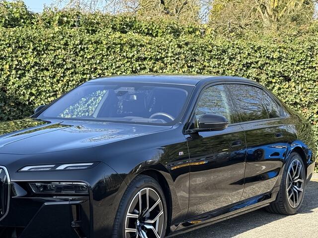 BMW i7 xDrive60 | M-Sport | Individual Leder | Panorama Sky Lounge | Driv. Ass. Prof. | Massage