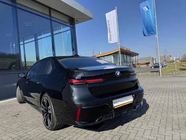 BMW i7 xDrive60 | M-Sportpakket | Bowers/Wilkens | Head Up | panoramadak | Active steering | Executive Drive Pro