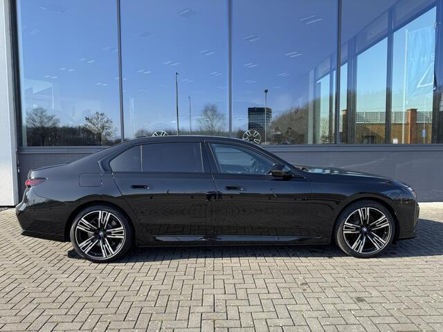BMW i7 xDrive60 | M-Sportpakket | Bowers/Wilkens | Head Up | panoramadak | Active steering | Executive Drive Pro
