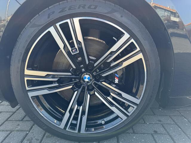 BMW i7 xDrive60 | M-Sportpakket | Bowers/Wilkens | Head Up | panoramadak | Active steering | Executive Drive Pro