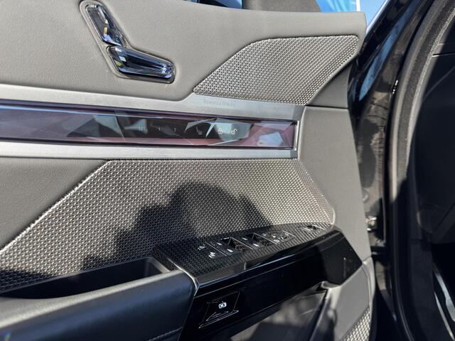 BMW i7 xDrive60 | M-Sportpakket | Bowers/Wilkens | Head Up | panoramadak | Active steering | Executive Drive Pro