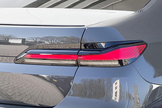 BMW i7 xDrive60 106 kWh M Sport Pro | Entertainment systeem achterin | Massage stoelen