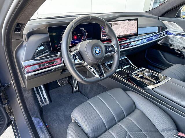 BMW i7 xDrive60 106 kWh M Sport Pro | Entertainment systeem achterin | Massage stoelen