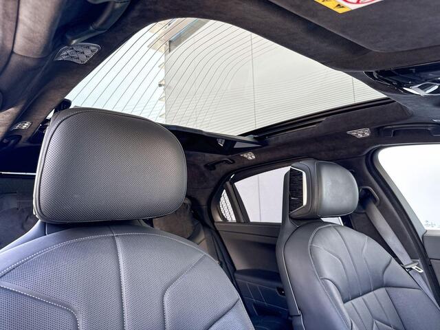 BMW i7 xDrive60 106 kWh M Sport Pro | Entertainment systeem achterin | Massage stoelen