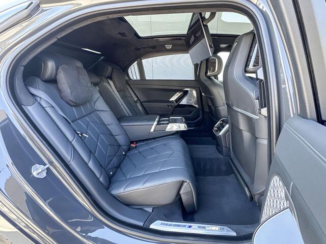 BMW i7 xDrive60 106 kWh M Sport Pro | Entertainment systeem achterin | Massage stoelen